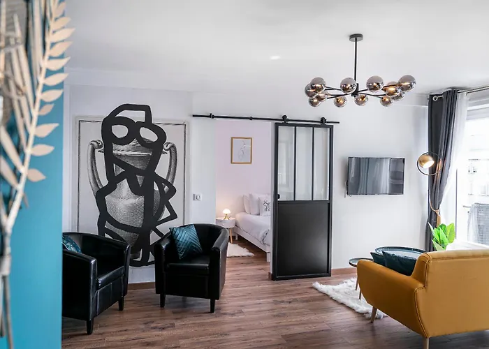 Au Palais Des Pyrenees! Hyper Centre -clim-balcon-parking Gratuit * Pau